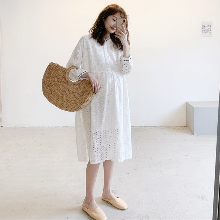 孕妇连衣裙2019春装上衣韩国孕妇装外出哺乳裙气质白色蕾丝裙长裙