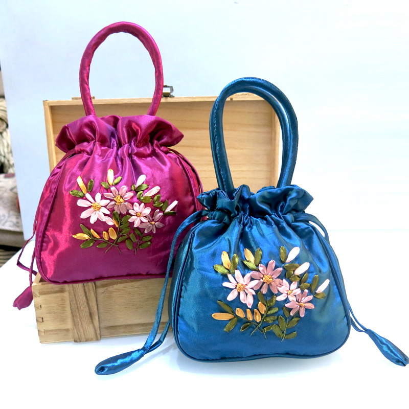 手工绣花包收纳包袋便携手机零钱包韩版时尚手拿包妈妈迷你手提包