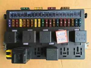 福田雷沃谷神联合ge25收割机中央电器盒保险盒 ge20h16y.34.6正品