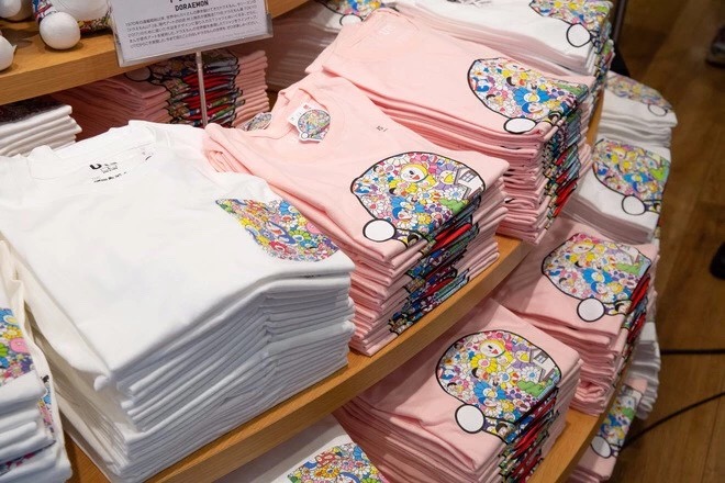 予订情书日本代购优衣库男女装（短袖）村上隆哆啦A梦系列限定T恤
