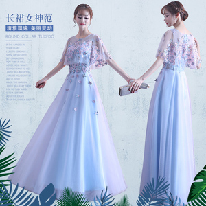 学生毕业礼服图片
