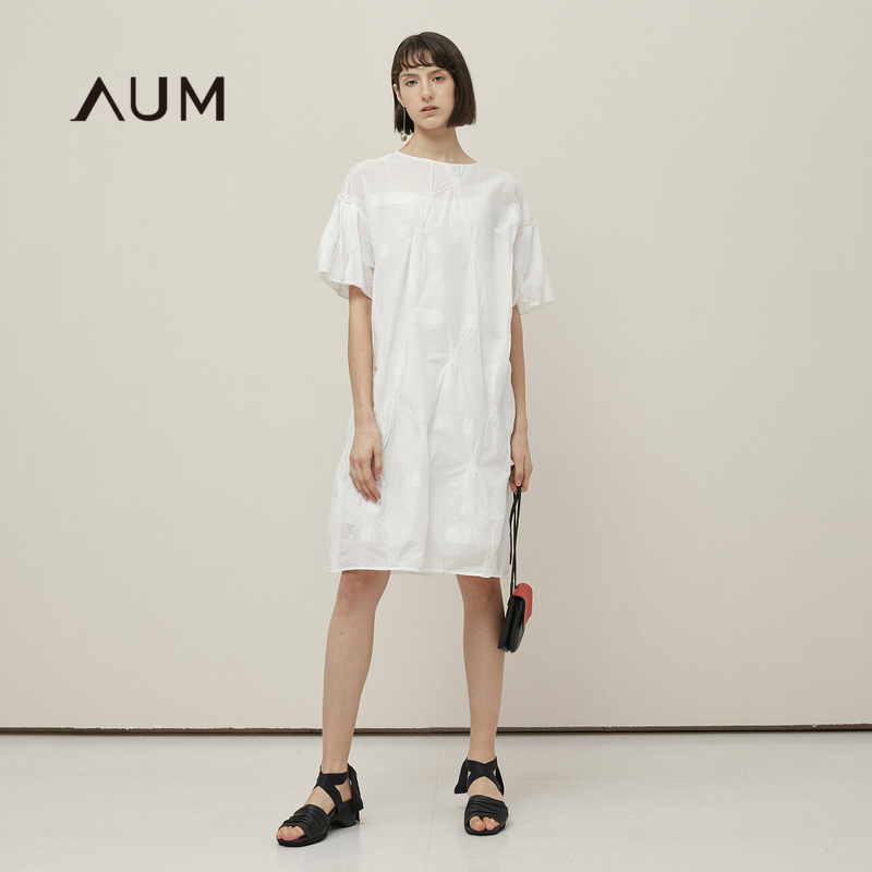AUM噢姆2019夏季新款白色棉质一字领宽松中长款气质连衣裙送吊带
