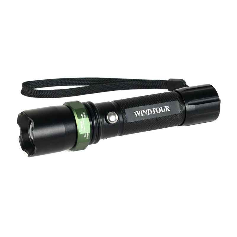 WindTour 正品强光手电  LED远射手电 带救生锤 三档可调