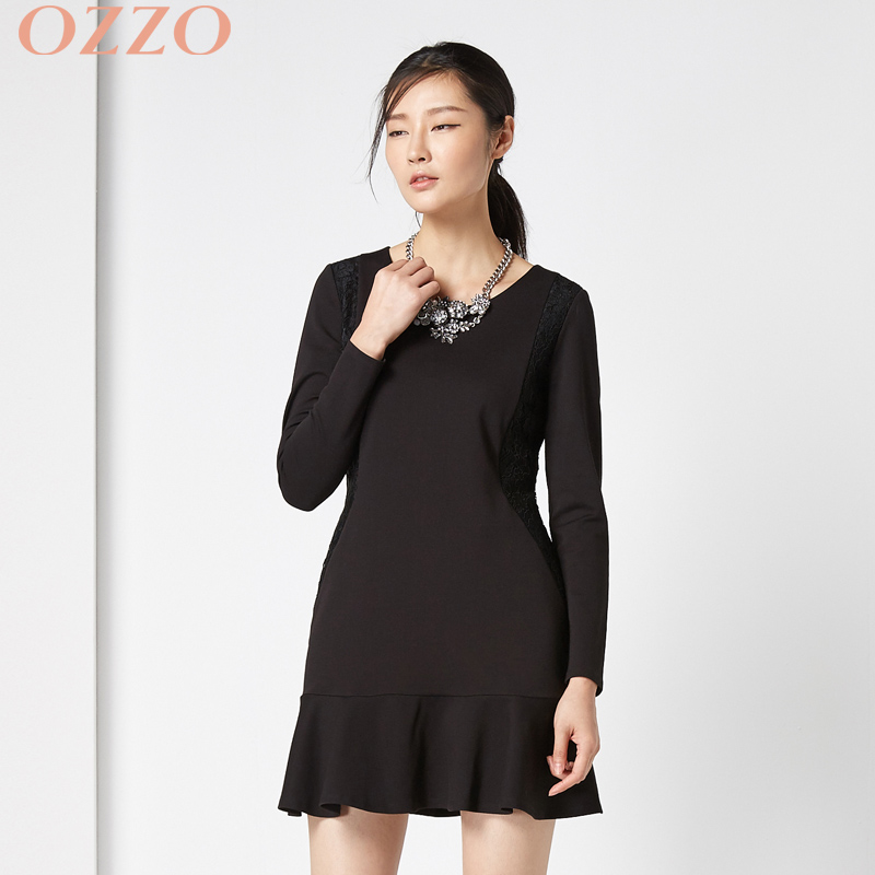 OZZO/欧尼迩春季蕾丝拼接连衣裙长袖 甜美一字领荷叶边连衣裙