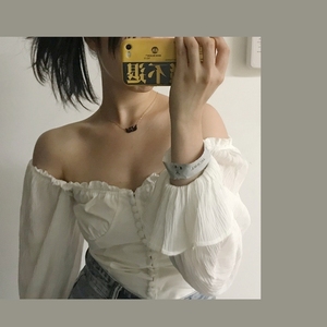 早秋chic宫廷风短衬衣复古一字领露肩泡泡袖长袖上衣漏锁骨衬衫女