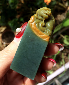 收藏级老坑艾叶绿冻石俏色钮章,辽宁艾叶绿石绝产品种ai19