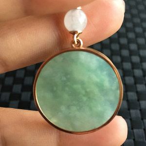 冰种飘绿花手 span class=h>镯芯 /span>明料片料 镶嵌18k金吊坠