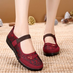 大码女鞋妈妈鞋平底软底老北京布鞋女单鞋中年