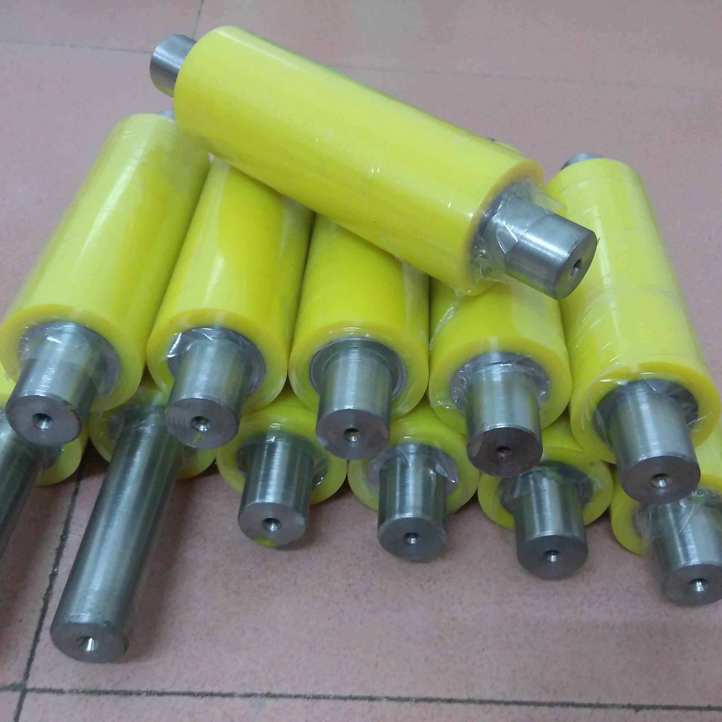 包胶滚筒流水线胶辊耐磨聚氨酯滚轮橡胶硅胶丁晴胶辊订做动力滚筒