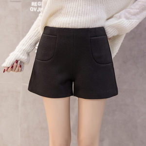 女士黑色短裤宽松图片