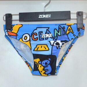 zoke洲克新款男童男孩爱在北纬18度卡通学生游泳训练专业三角 span