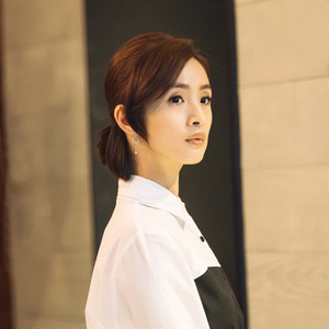 老男孩 span class=h>林依晨 /span>同款女装林小欧黑白拼接衬衫长袖