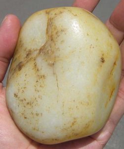 彩云轩精品玉器544克新疆和田玉撒金皮羊脂玉白玉籽料原石