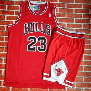 公牛队乔丹球衣23号图片