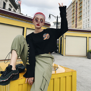 长袖t恤女宽松2018秋季新款字母印花露脐短款上衣女生酷酷的衣服