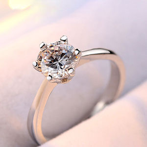 六爪1克拉仿真 span class=h>钻戒 /span>镀白金925戒指女求婚戒情侣