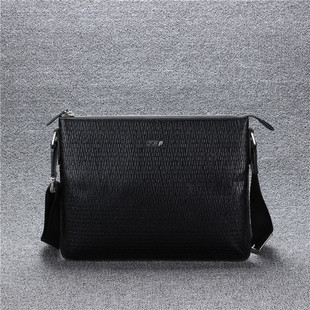 skap圣伽步男包黑色压豆纹牛皮横单肩斜跨款秀