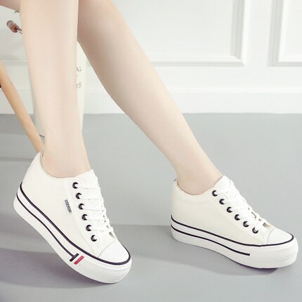 白色新款帆布鞋