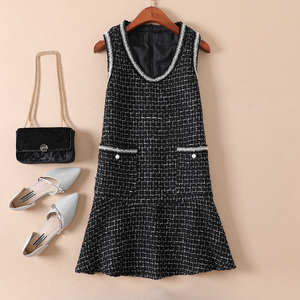 荷叶衣摆连衣裙图片