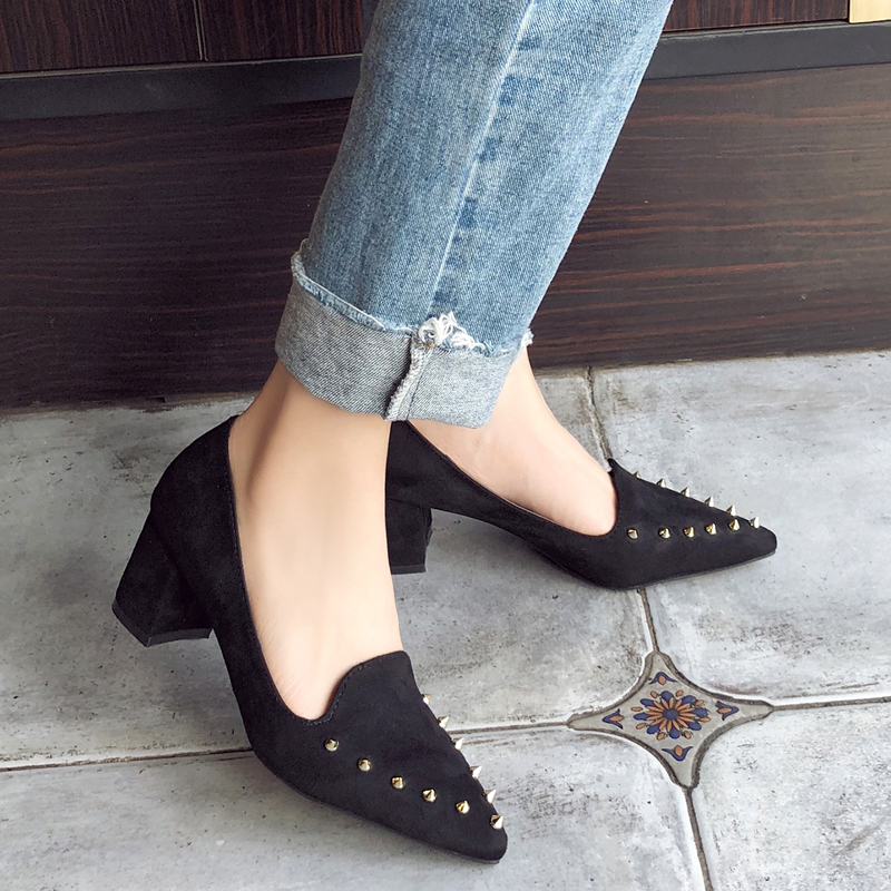 Tebal Tumit Daftar Shoe Wanita 2018 Musim Semi Baru Gaya Breeze Mode Dalam Sepatu Wanita England 100 Ambil jalanan untuk Clap Rivet Ujung Tajam untuk Menikmati Berkat Sepatu Wanita-Internasional