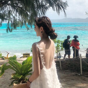 chi韩风春季时尚性感大露背连衣裙海边度假无袖毛绒绒羽毛吊带裙