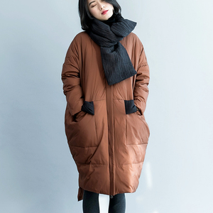 带活动 span class=h>围巾 /span>咖色温暖女式休闲宽松茧型羽绒服