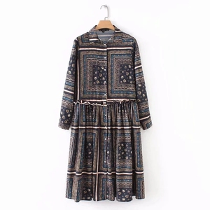 宽松荷叶边下摆连衣裙女图片