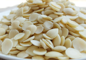 南杏仁去皮图片