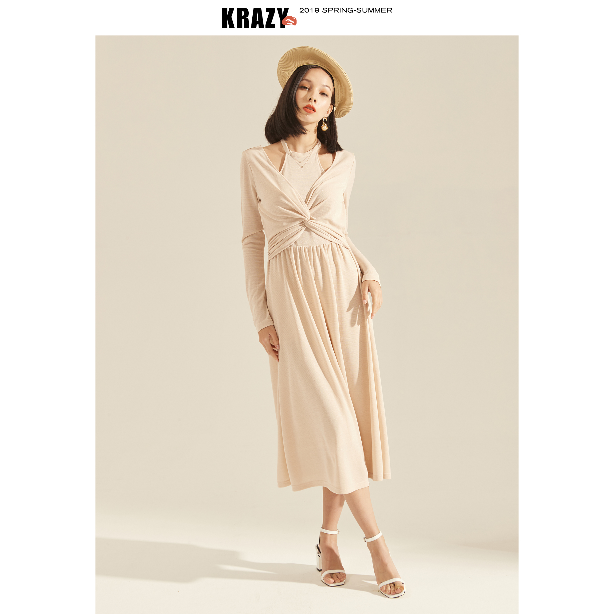 Krazy2019春夏新款 含蓄性感挂脖腰部拧花银葱薄针织连衣裙长裙女