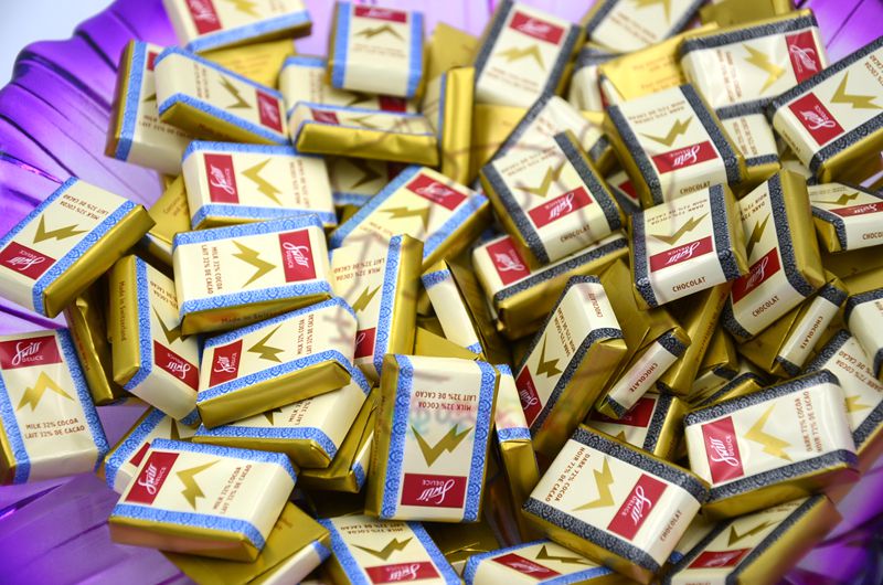 现货散称加拿大购瑞士产swissdelice狄妮诗牛奶/72%黑巧克力300g