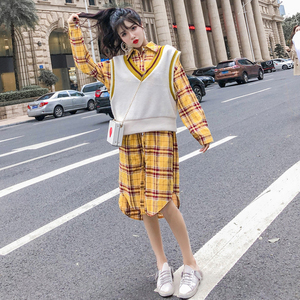 裙子配外搭两件套女秋季拼色v领针织背心 韩版简约 span class=h>格子