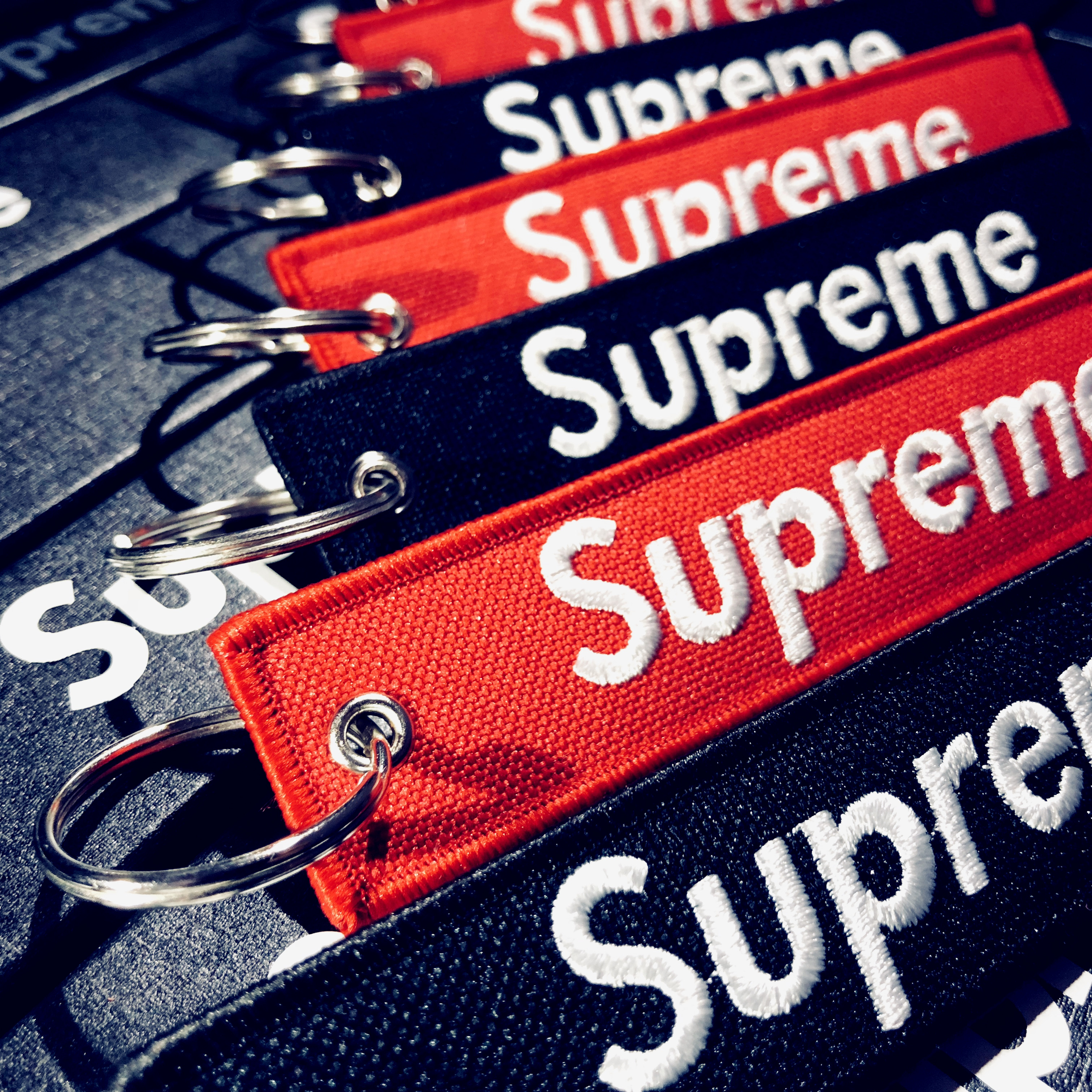 潮牌钥匙链个性supreme挂件包包挂饰男士女款 汽车刺绣钥匙扣情侣