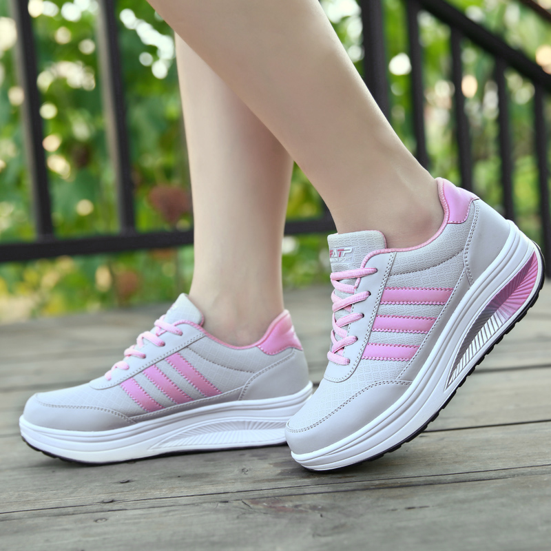 摇摇鞋女运动鞋皮面坡跟旅游鞋秋冬瘦腿鞋女鞋厚底增高女式摇摆鞋