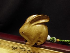  span class=h>金丝楠木 /span>雕十二生肖兔子木质手把件把玩件摆件 