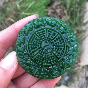 玉八卦吊坠转运图片